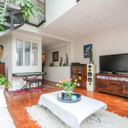 Exquisite Close To The Eiffel Tower